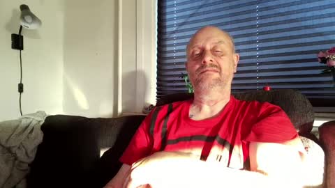 MrLazy online show from May 25, 2026, 6:36 pm