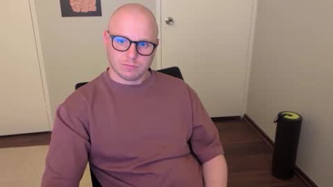 Stand Lee online show from October 2, 2025, 3:19 pm