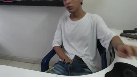 Snapshot of hardsexlove08 chatting on May 8, 2026, 9:09 pm Andres Dean online show from May 8, 2026, 9:09 pm