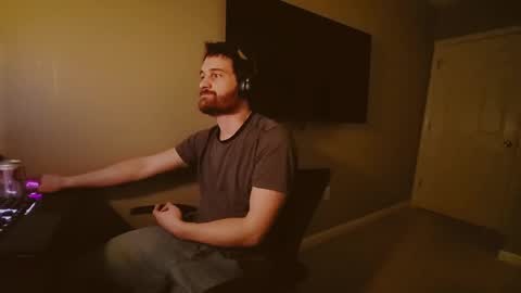 Tom online show from January 1, 2025, 3:34 am