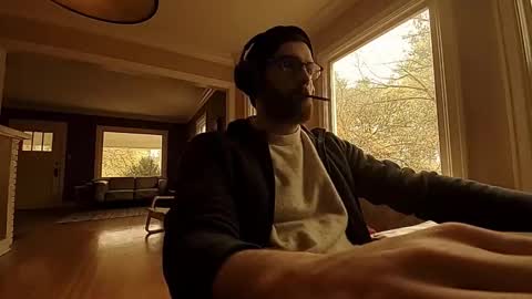 Tom online show from October 31, 2025, 7:48 pm