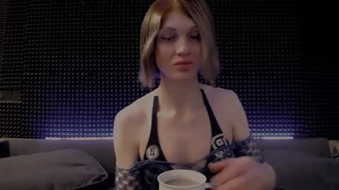 Miss Hardy online show from March 22, 2026, 3:32 am