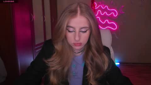 Julia online show from December 25, 2024, 9:13 am