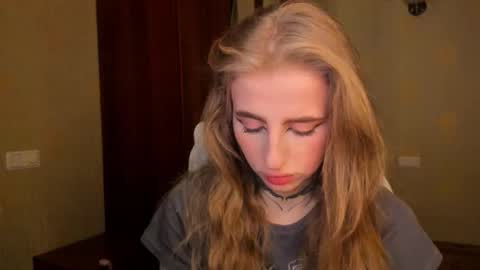 Julia online show from November 7, 2025, 5:51 am