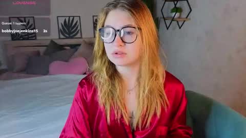 Snapshot of harmony_mills chatting on September 30, 2025, 1:32 am Christine online show from September 30, 2025, 1:32 am