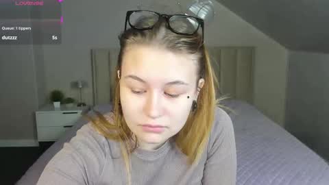 Snapshot of harmony_mills chatting on October 15, 2025, 2:01 am Christine online show from October 15, 2025, 2:01 am