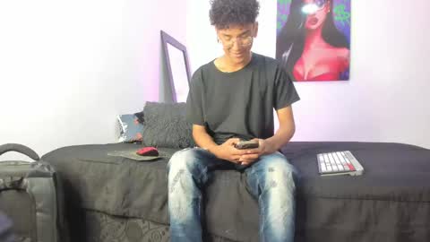 Snapshot of harrytwink18 chatting on February 27, 2025, 1:17 pm HARRY online show from February 27, 2025, 1:17 pm