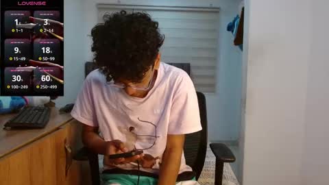 Snapshot of harrytwink18 chatting on September 15, 2025, 3:23 pm HARRY online show from September 15, 2025, 3:23 pm