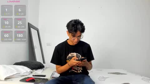 Snapshot of harrytwink18 chatting on December 19, 2025, 1:29 pm HARRY online show from December 19, 2025, 1:29 pm