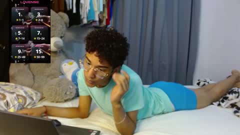 Snapshot of harrytwink18 chatting on April 8, 2026, 10:10 pm HARRY online show from April 8, 2026, 10:10 pm