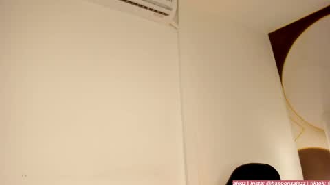 Snapshot of has_gonzalezz chatting on April 11, 2026, 7:45 am has_gonzalezz online show from April 11, 2026, 7:45 am