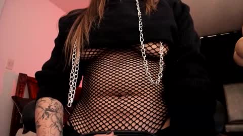 Snapshot of hat_girl chatting on December 5, 2025, 5:16 am Nicole online show from December 5, 2025, 5:16 am