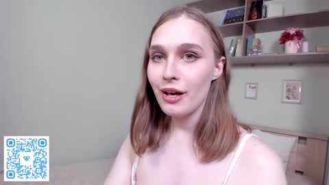 Mia online show from April 15, 2026, 3:19 pm