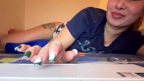 Hayle online show from January 6, 2026, 12:03 am