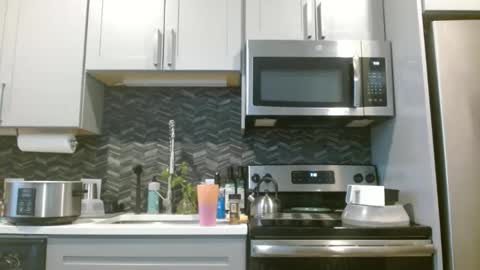 Hazel online show from March 2, 2025, 1:16 pm