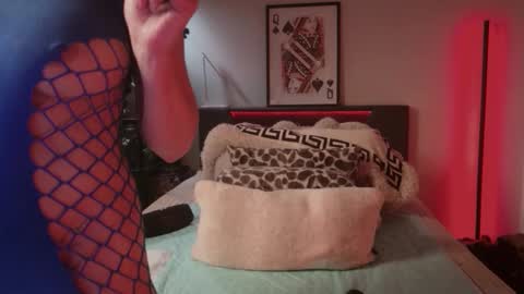 Hazeleo online show from December 1, 2025, 9:42 pm