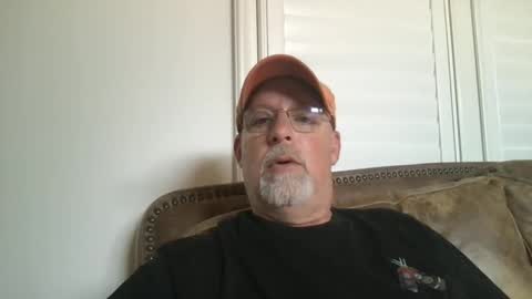 Snapshot of hdeuce22 chatting on September 19, 2025, 1:56 pm Hdeuce22 online show from September 19, 2025, 1:56 pm