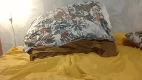 Snapshot of heat_anonymous chatting on April 10, 2026, 8:35 pm heat_anonymous online show from April 10, 2026, 8:35 pm