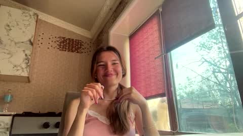 Lili online show from April 4, 2026, 12:13 pm