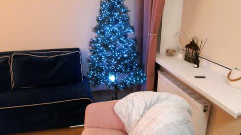 Snapshot of heaven_chloe chatting on December 11, 2024, 7:57 pm Heaven girl online show from December 11, 2024, 7:57 pm