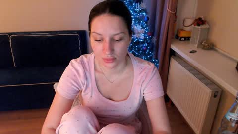 Snapshot of heaven_chloe chatting on February 7, 2025, 10:09 pm Heaven girl online show from February 7, 2025, 10:09 pm