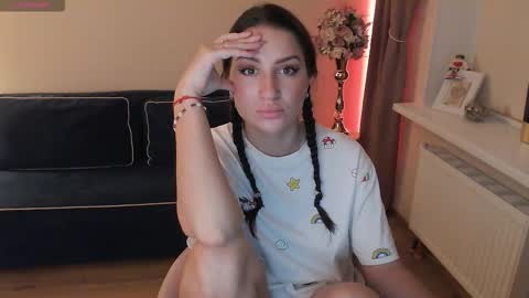 Snapshot of heaven_chloe chatting on September 18, 2025, 6:32 pm Heaven girl online show from September 18, 2025, 6:32 pm