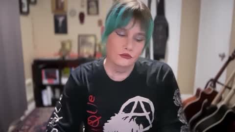 Saoirse online show from December 2, 2024, 9:24 am