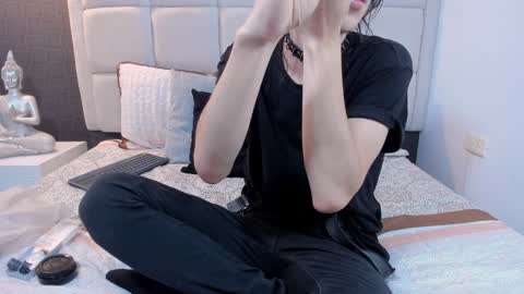 Snapshot of hecate1_ chatting on February 4, 2025, 7:44 pm Keira Hecate online show from February 4, 2025, 7:44 pm