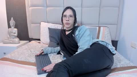 Snapshot of hecate1_ chatting on February 8, 2025, 7:16 pm Keira Hecate online show from February 8, 2025, 7:16 pm