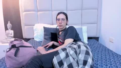 Snapshot of hecate1_ chatting on February 17, 2025, 7:21 pm Keira Hecate online show from February 17, 2025, 7:21 pm