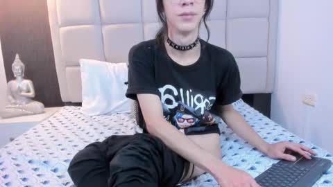 Snapshot of hecate1_ chatting on March 7, 2025, 7:49 pm Keira Hecate online show from March 7, 2025, 7:49 pm