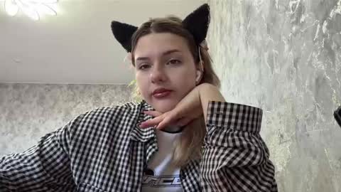 Snapshot of hedwighutzel chatting on May 10, 2026, 5:56 am Nessie online show from May 10, 2026, 5:56 am