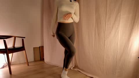 Snapshot of hee_jeen chatting on January 22, 2025, 1:53 pm Jeen online show from January 22, 2025, 1:53 pm