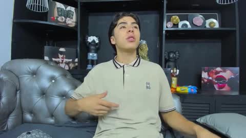 heellboy_ online show from November 9, 2025, 1:26 am