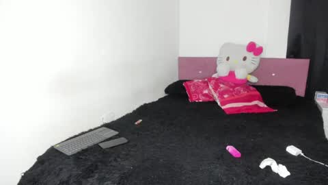 heellboy_ online show from April 24, 2026, 8:06 am