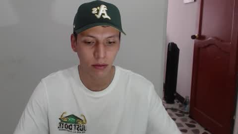 Snapshot of hefesto_69 chatting on October 19, 2025, 5:24 pm hefesto_69 online show from October 19, 2025, 5:24 pm