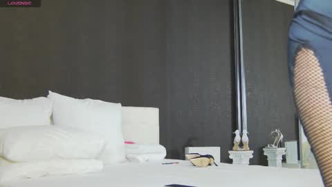 Helen online show from September 25, 2025, 1:31 am