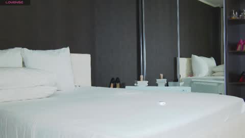 Helen online show from October 20, 2025, 11:10 am