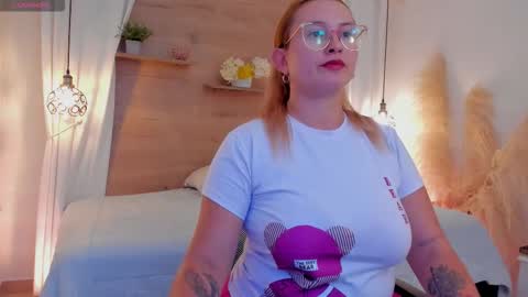 ANTARA REY online show from September 16, 2025, 7:04 pm