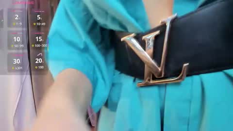 Sara online show from December 22, 2025, 8:06 pm