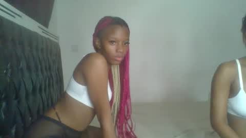 Snapshot of heilybunny chatting on April 14, 2026, 10:05 pm heilybunny online show from April 14, 2026, 10:05 pm