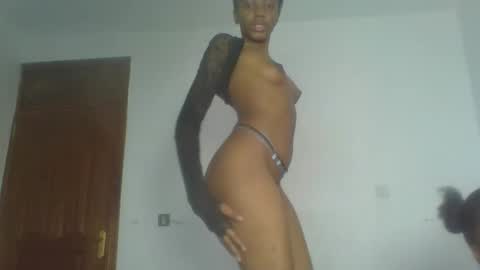 Snapshot of heilybunny chatting on May 3, 2026, 12:00 pm heilybunny online show from May 3, 2026, 12:00 pm