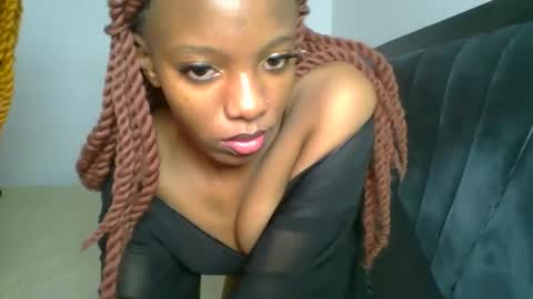 Snapshot of heilybunny chatting on May 12, 2026, 8:33 am heilybunny online show from May 12, 2026, 8:33 am