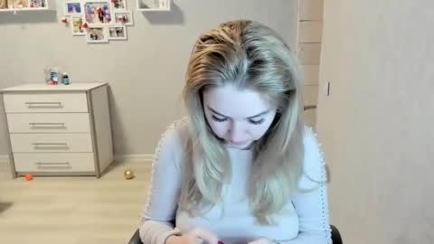 Snapshot of helen_angel_girl chatting on February 28, 2026, 6:31 pm Helen sven online show from February 28, 2026, 6:31 pm