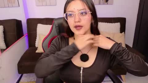 Snapshot of helen_diaz1 chatting on April 19, 2026, 4:23 am helen online show from April 19, 2026, 4:23 am
