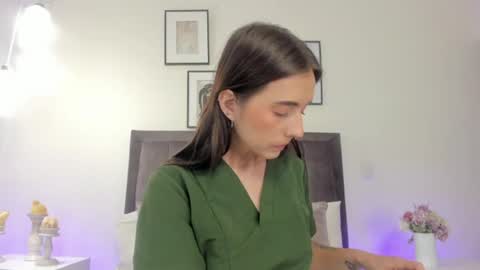 Snapshot of helen_mooree chatting on June 18, 2026, 12:53 pm Helen online show from June 18, 2026, 12:53 pm