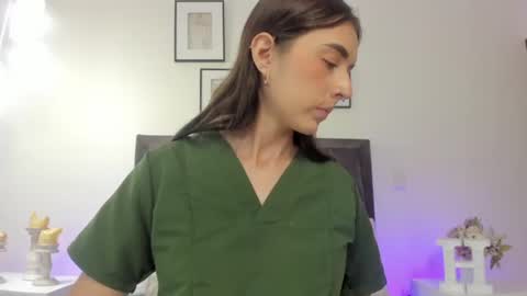 Snapshot of helen_mooree chatting on June 22, 2026, 12:57 pm Helen online show from June 22, 2026, 12:57 pm