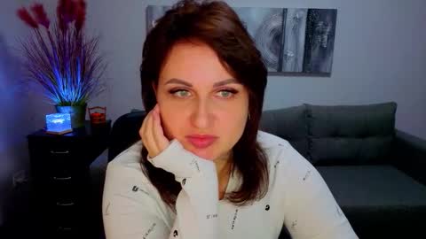 Snapshot of helen_rossi chatting on November 13, 2025, 6:45 am Helen online show from November 13, 2025, 6:45 am