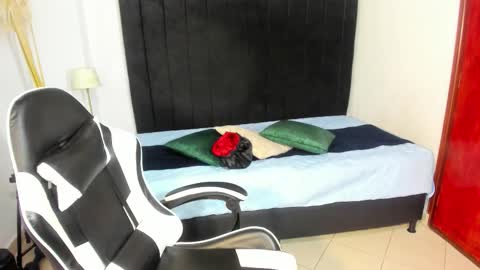 HELENA COPPER online show from December 4, 2025, 7:33 pm