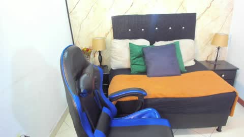 HELENA COPPER online show from April 12, 2026, 4:39 am